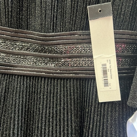 Mac Duggal 30700 NWT SHIMMERING PLEATED A-LINE 3/4 SLEEVE GOWN - Picture 9 of 16